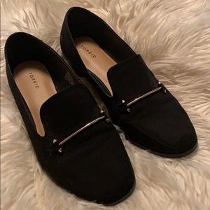 EUC Torrid Gold Accent Black Loafer
